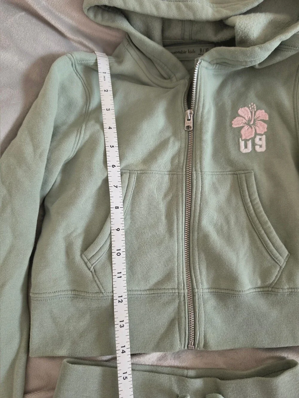 ABERCROMBIE KIDS SET OF 2: Girls Full-zip hoodie + Shorts